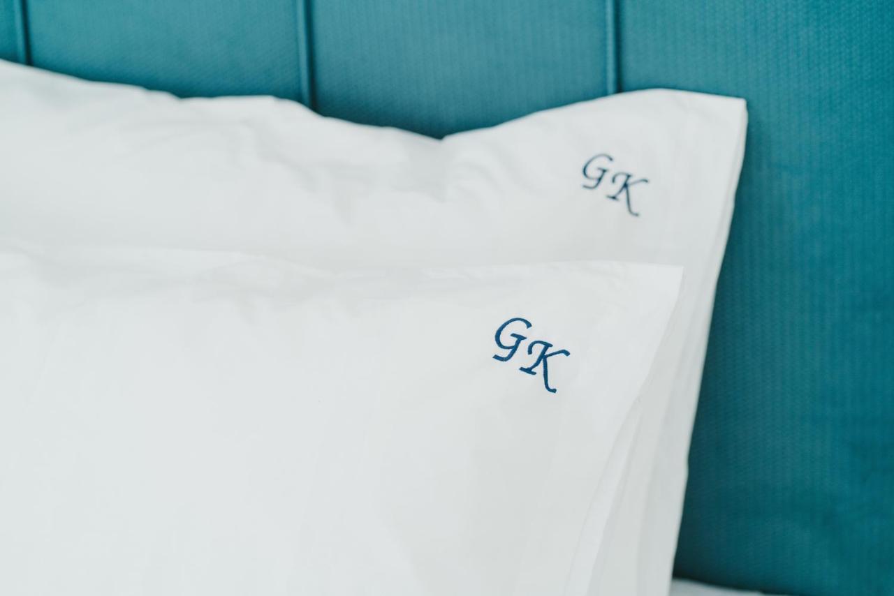 Blue And White Luxury Suites Nea Kallikrateia Экстерьер фото