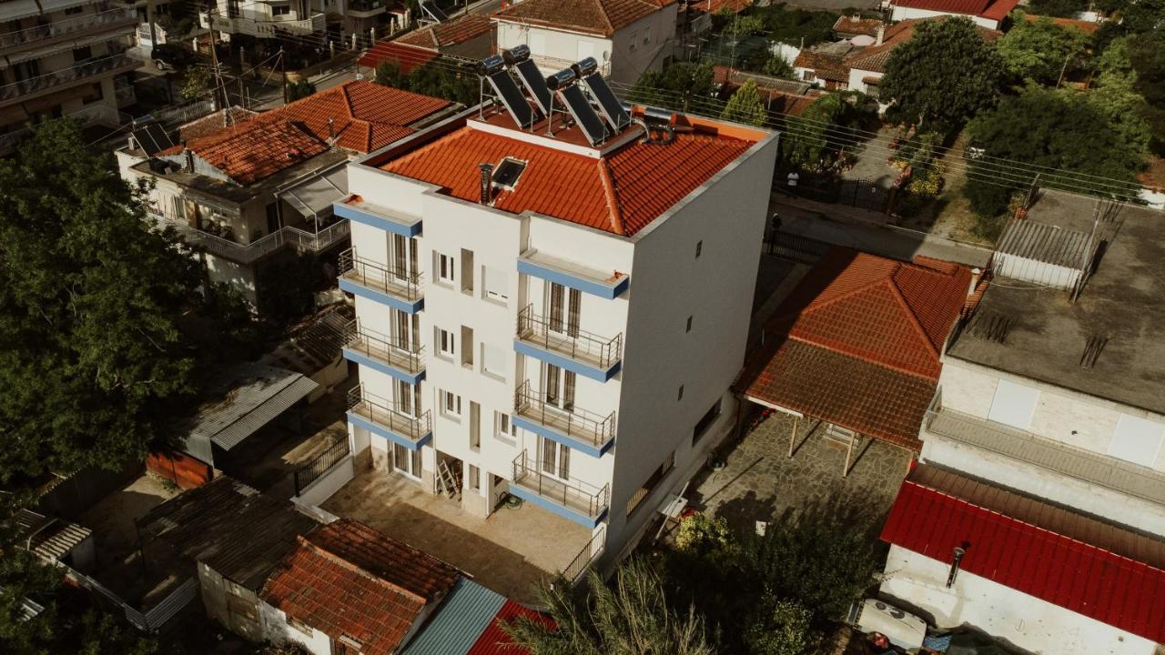 Blue And White Luxury Suites Nea Kallikrateia Экстерьер фото
