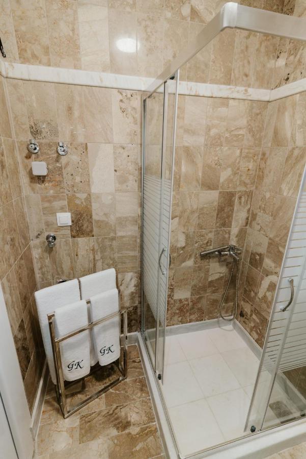 Blue And White Luxury Suites Nea Kallikrateia Экстерьер фото